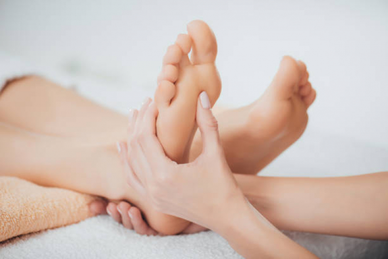 massagem-relaxante-nas-pernas